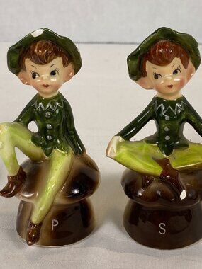 Vintage Enesco Elf Pixies On Mushrooms Salt & Pepper Shakers Japan